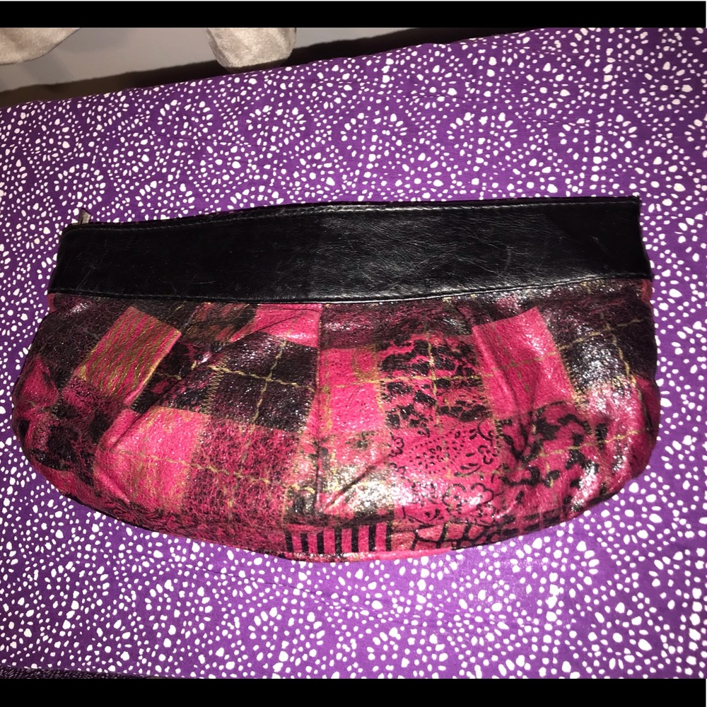 Multi color clutch